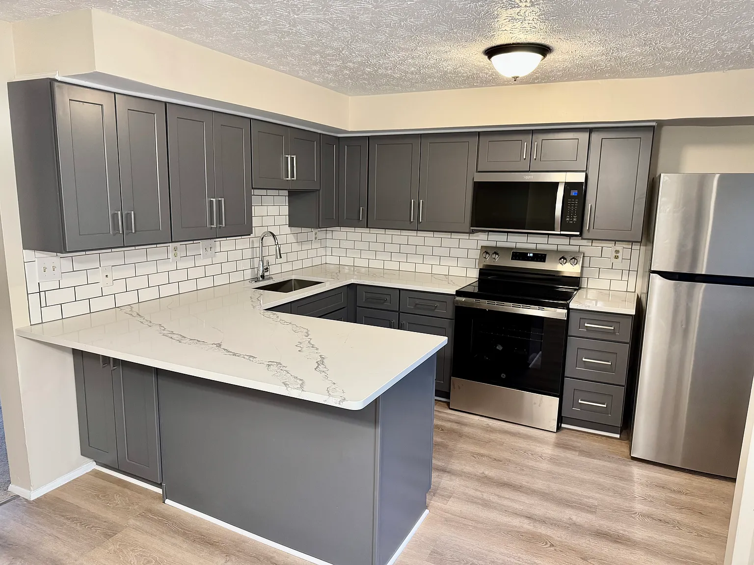 3 bed, 2.5 bath, 1220 sqft, $2,650 — Photo 2
