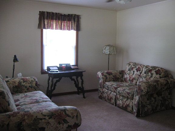 3rd image of 281 Baugh Hollow Ln