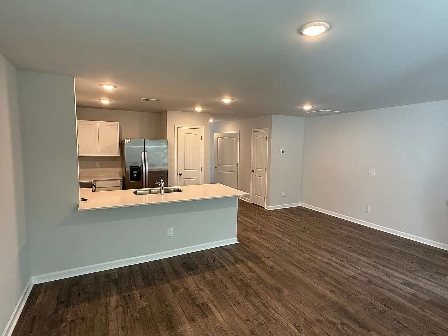 3 bed, 2.5 bath, 1418 sqft, $1,700 — Photo 2