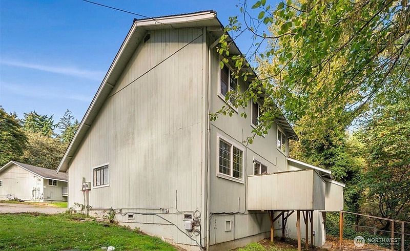 3rd image of 6425 7th Street NE