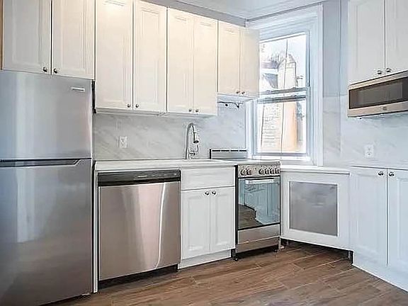 3rd image of 34 1/2 Saint Marks Pl #12