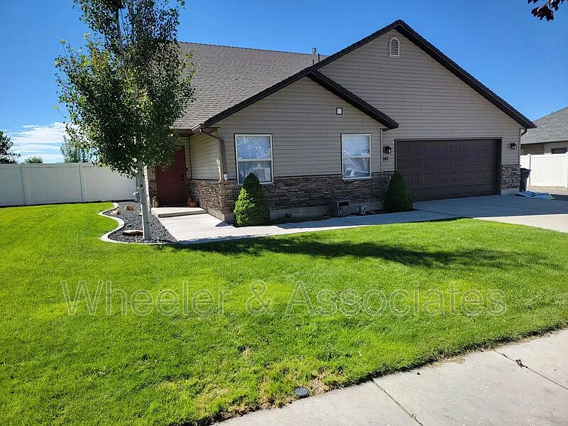 641 W 1325 N