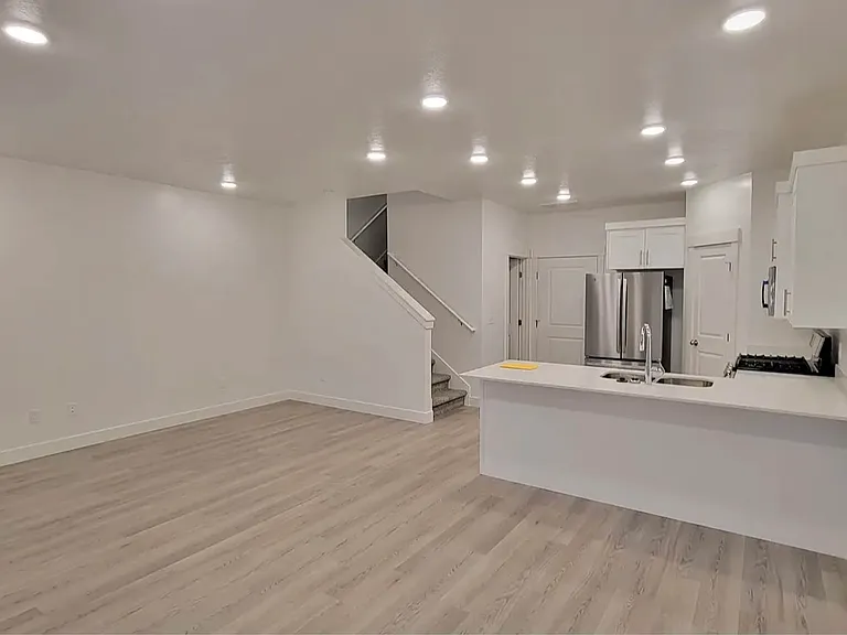 3165 S 350 W — Photo 5