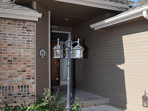 3rd image of 2505 Blackhawk Dr