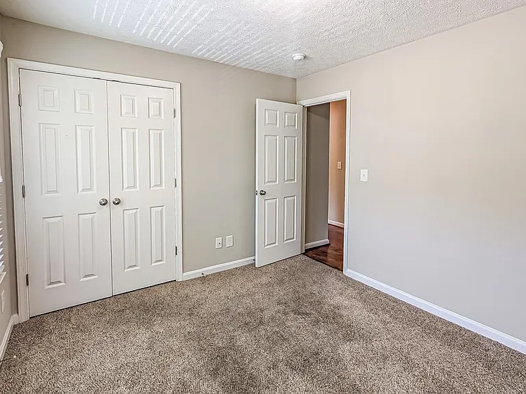21530 Warwick Ct — Photo 25
