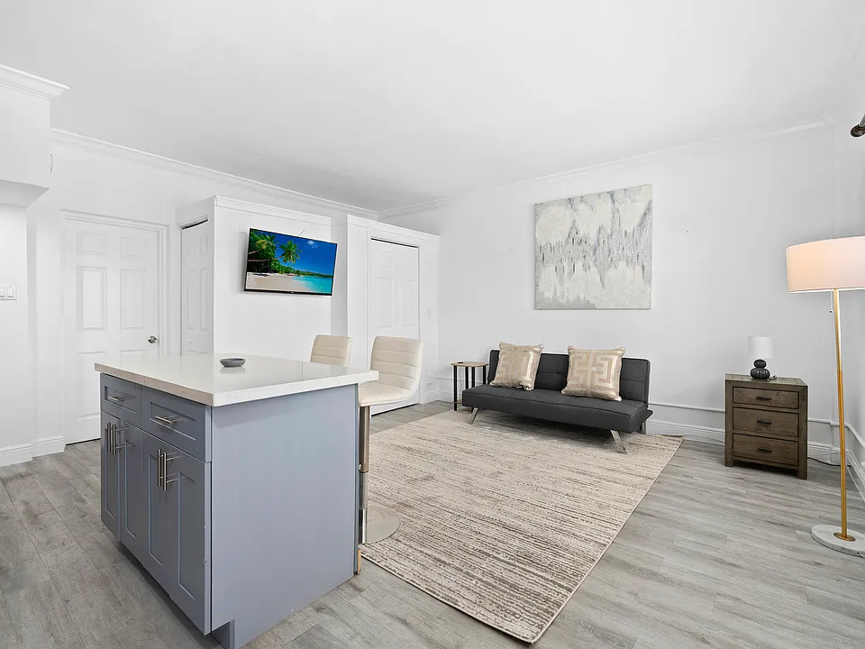 26 Diplomat Pkwy #2390