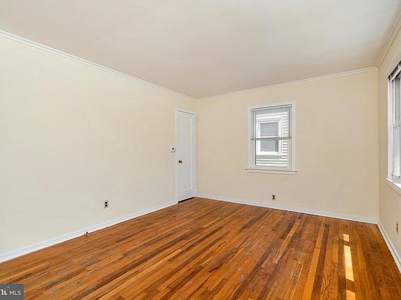 5th image of 251 Lillian Ave
