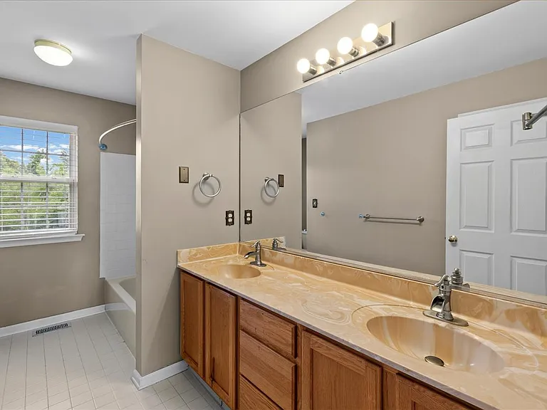 49 Equestrian Dr — Photo 23