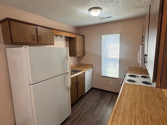 3rd image of 3111 E 12th St #5