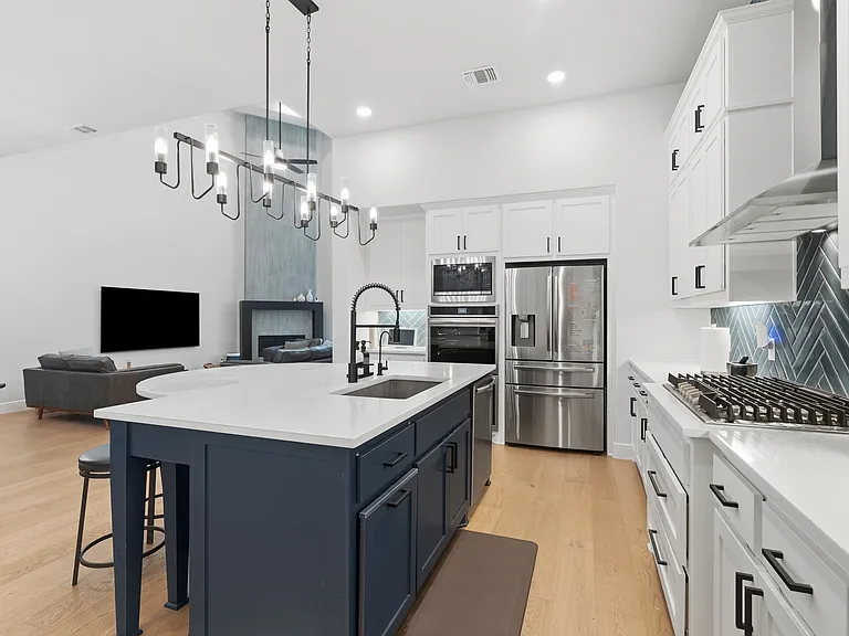 2630 Starwood Dr — Photo 11