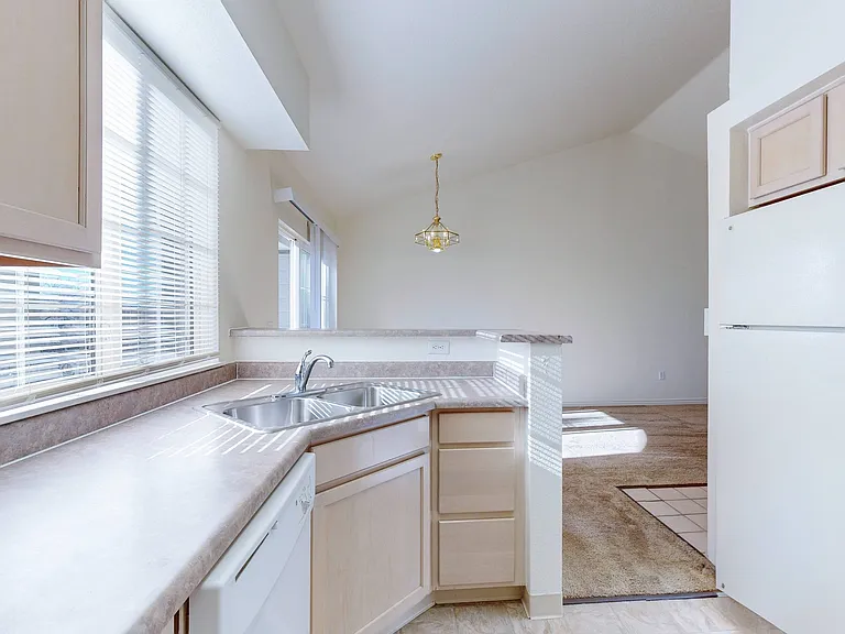 Tiburon Apartments Kitchen