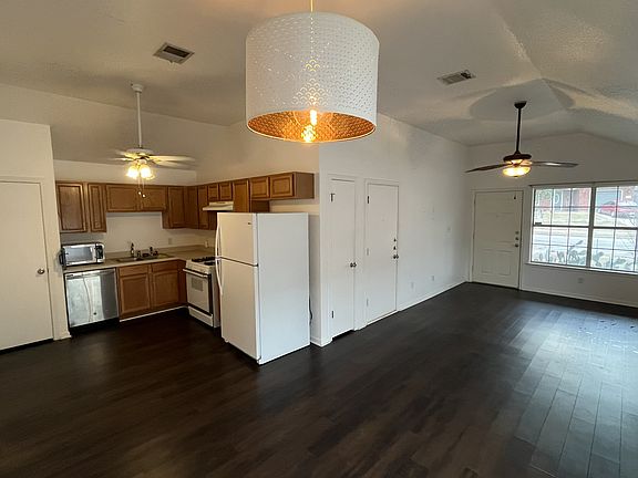 4th image of 1520 Parkfield Cir