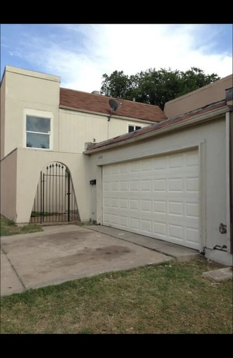 3 bed, 1361 sqft, $1,400 — Photo 1