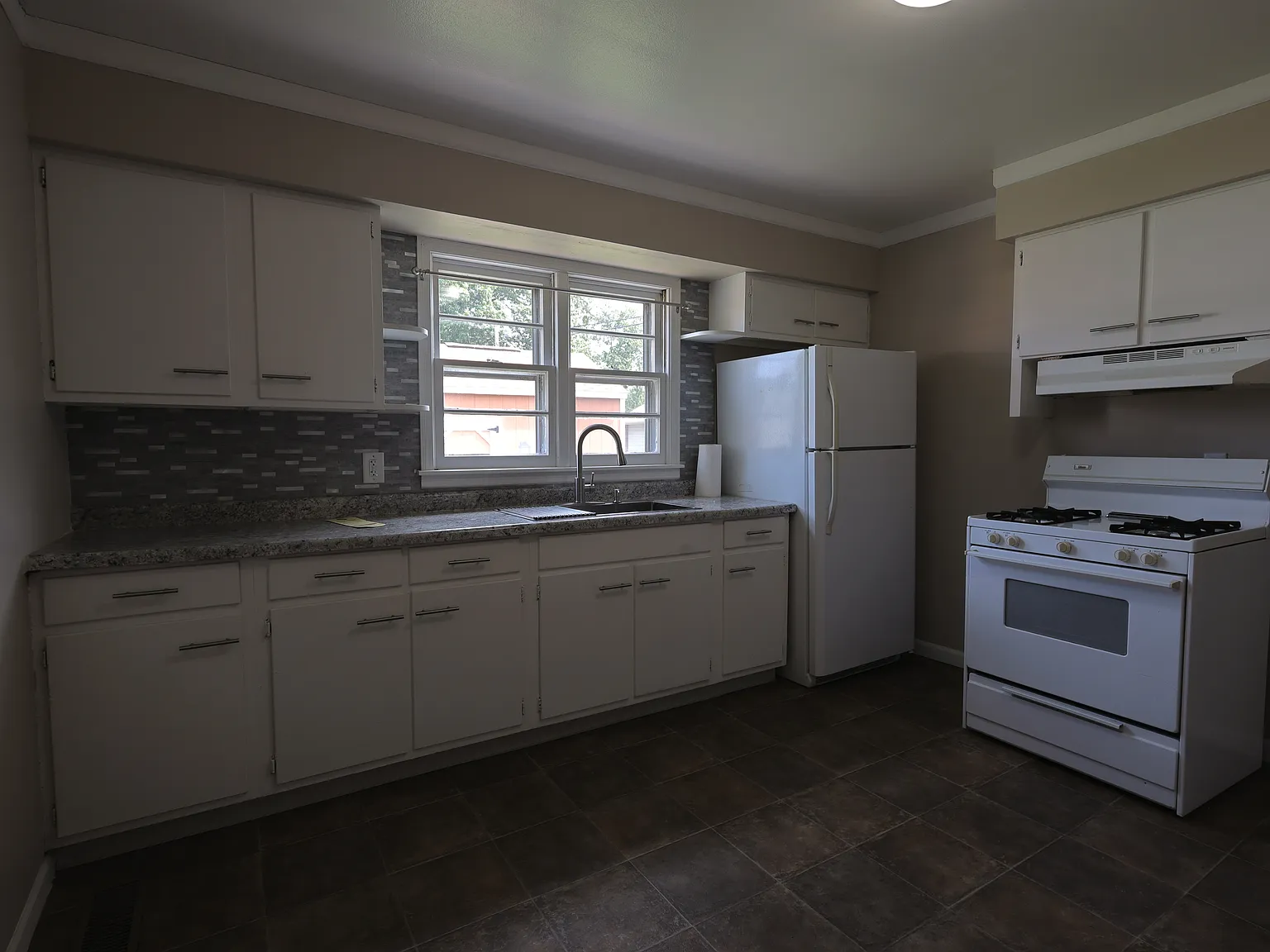 404 E. Carter St. — Photo 3