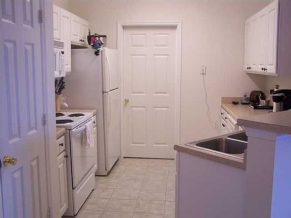 2nd image of 1535 Cambridge Lakes Dr