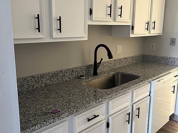 3rd image of 9657 Greenmeadow Cir