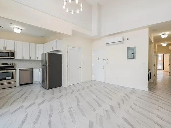 326 Avenue U image 6 of 7