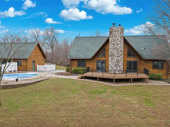 7467 Walshville Trl, Hillsboro, IL 62049