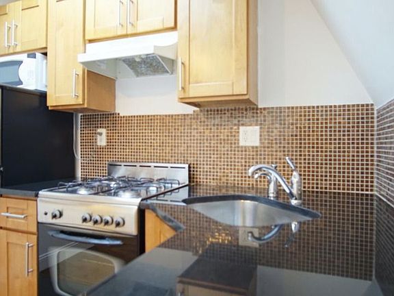 3rd image of 1133 Dean St APT 5