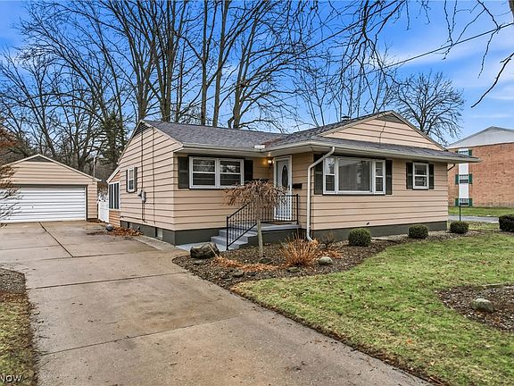 3rd image of 1323 Old Forge Rd