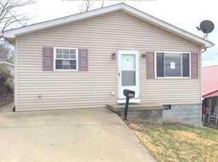822 8th St, Nitro, WV 25143