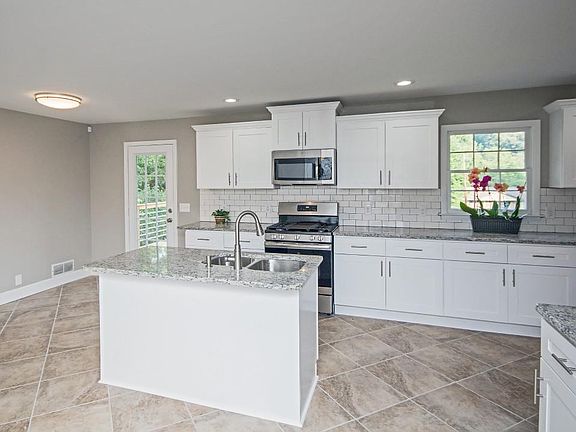4th image of 748 San Miguel Dr