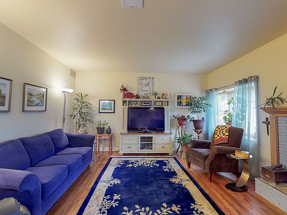 3rd image of 3912 Wellington St