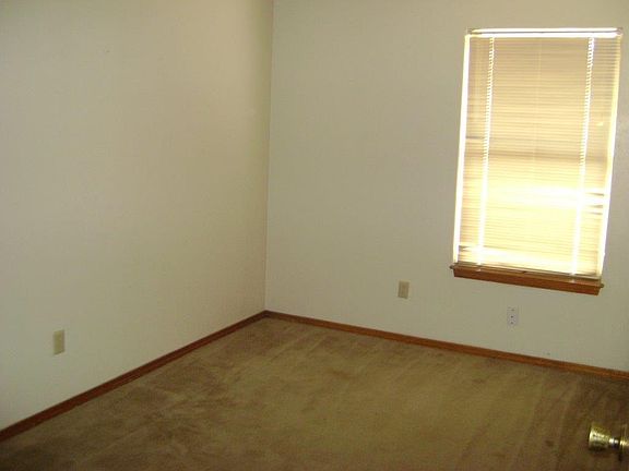 5th image of 1510 NW Columbia Ave APT A