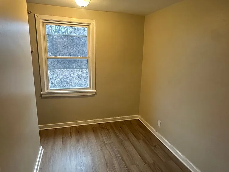 40-50 Lardner Ct — Photo 9