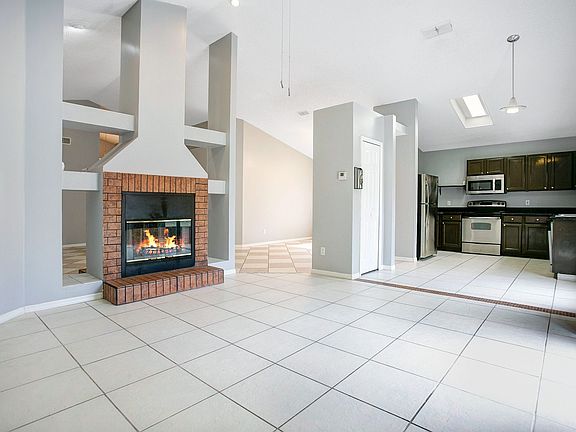 2nd image of 3724 Pickwick Dr