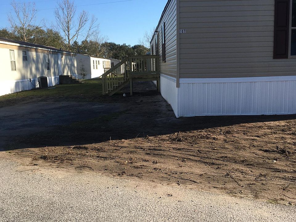 1st image of 335 SE Balboa Dr #107