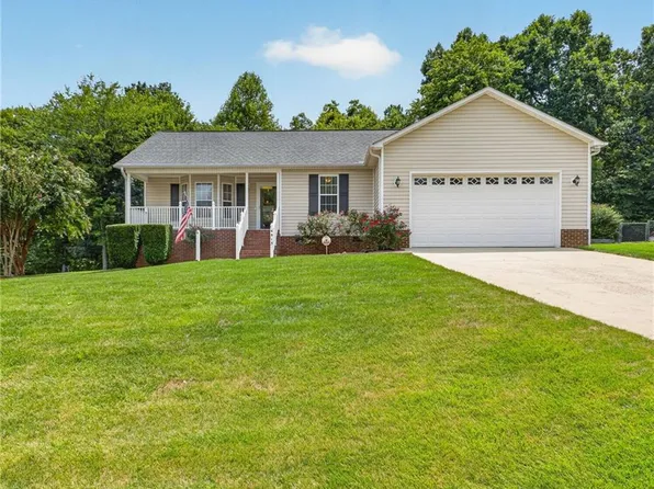 4913 Creeks Crossing Rd, Asheboro, NC 27205