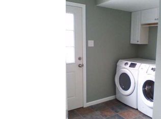 17 Kraft Ln, Levittown, PA 19055