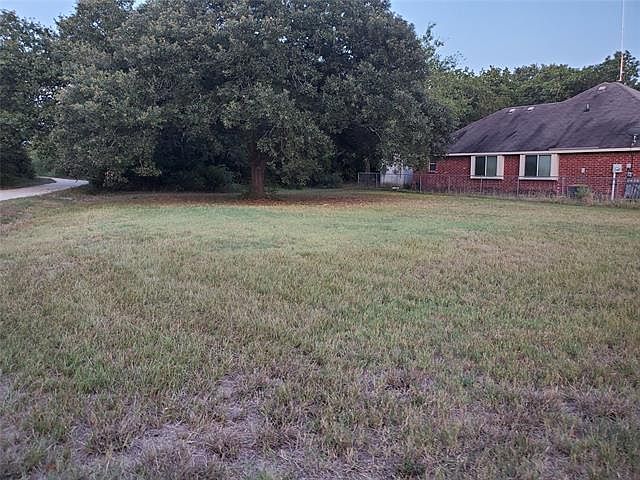 2nd image of 124 Indian Oaks Trl