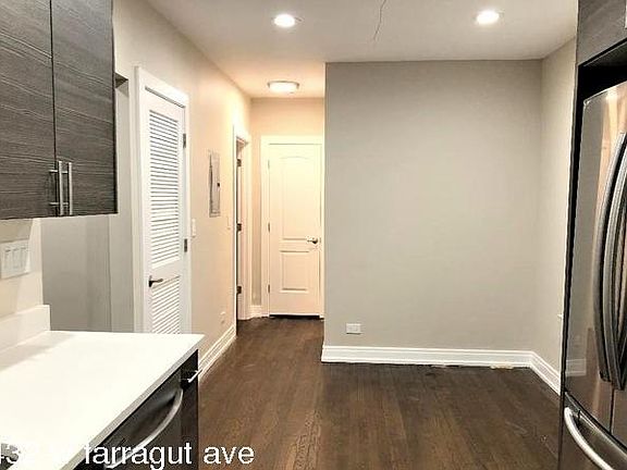 3rd image of 1432 W Farragut Ave #1511