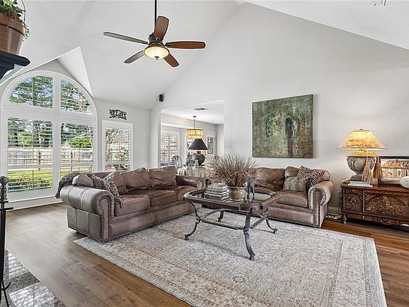 5th image of 2064 W Ridge Dr