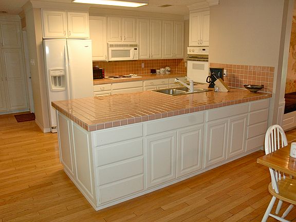 Kitchen cabinets & drawers