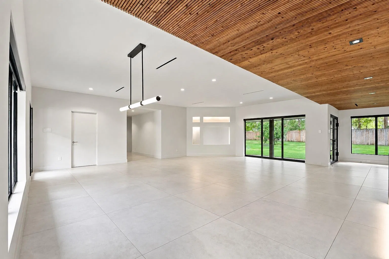 5 bed, 3.5 bath, 3208 sqft, $5,995 — Photo 4