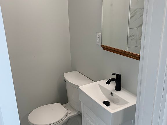 4th image of 124 Johnson St #1L