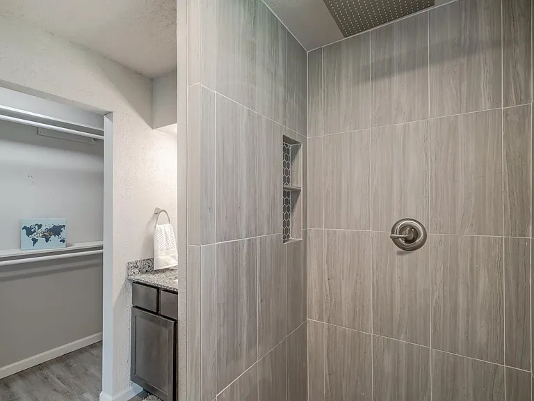 605 Saint James Pl — Photo 25