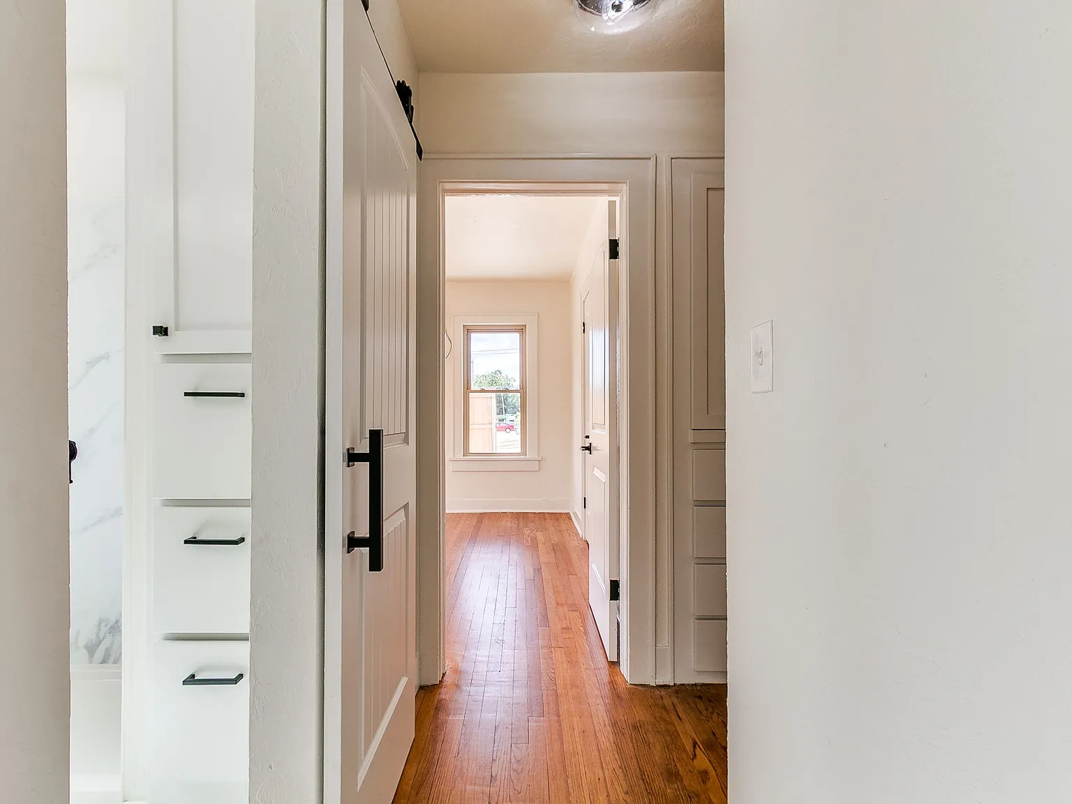 2 bed, 1200 sqft, $1,600 — Photo 3