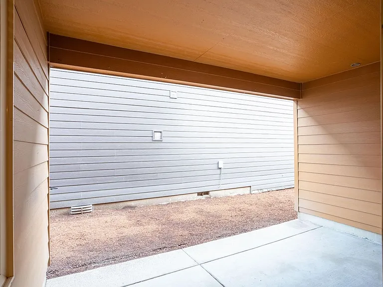 20487 Brentwood Ave — Photo 37