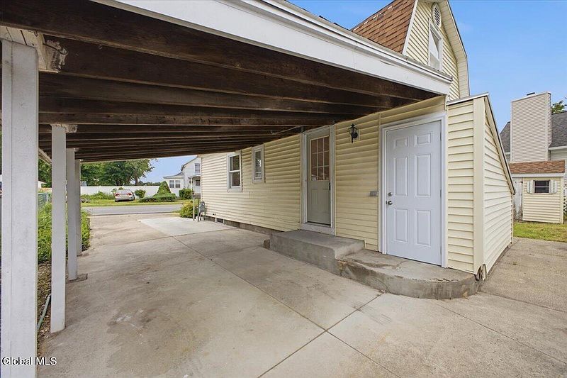 4th image of 38 Harrison Avenue