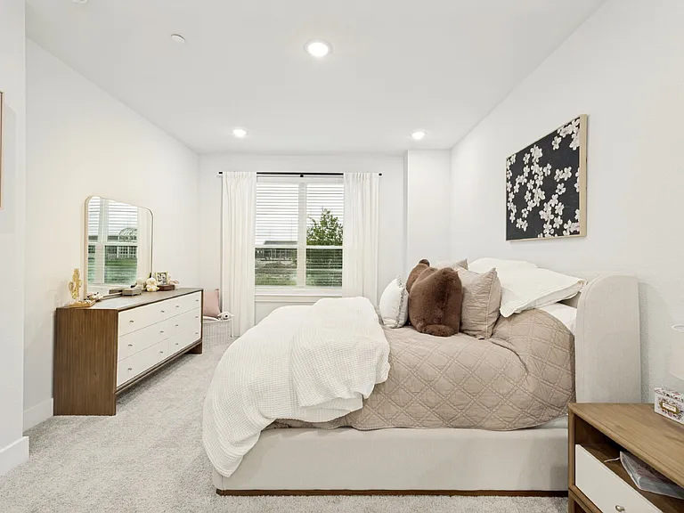 933 Heights Way — Photo 15