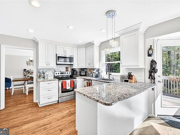 4th image of 10905 Shallowford Rd