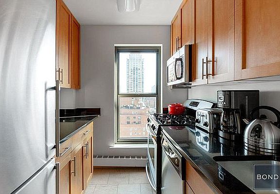 5th image of 310 E 52nd St #15A