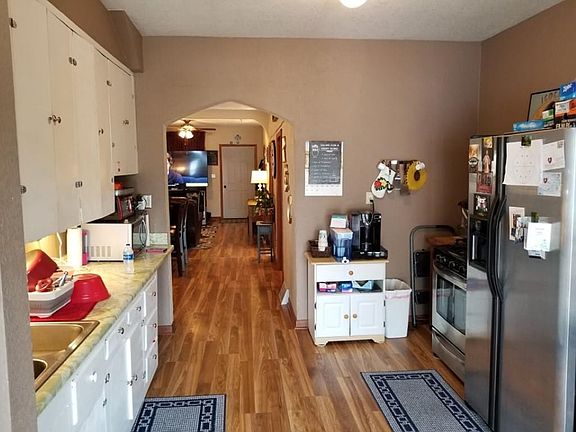 4th image of 209 East 8th