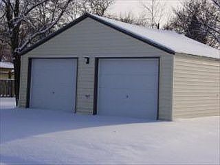 2nd image of 321 Walsh St N