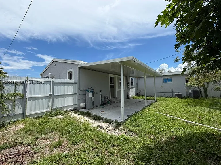 9016 NW 35th Ct — Photo 9