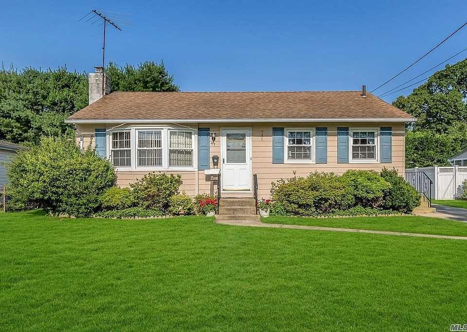 1st image of 47 Arlyn Dr E